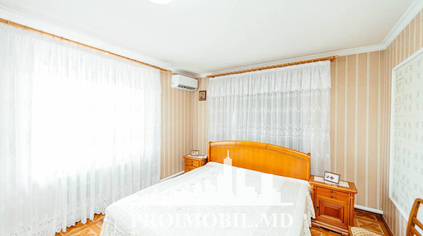 https://images.proimobil.md/Qrezw0HsaIHDAuOBRP7z-IXn91YSjuXalEk1kPBKOa4/watermark:0.75:so:0:30:0.39/resize:fill:1460:816:1/gravity:ce/bG9jYWw6Ly8vZXN0YXRlL2xyL2VkN2MwNDM0LTEyNzktNGYwZi1iMWQ0LWJiNjM0MDMzYWFmNC5qcGVn