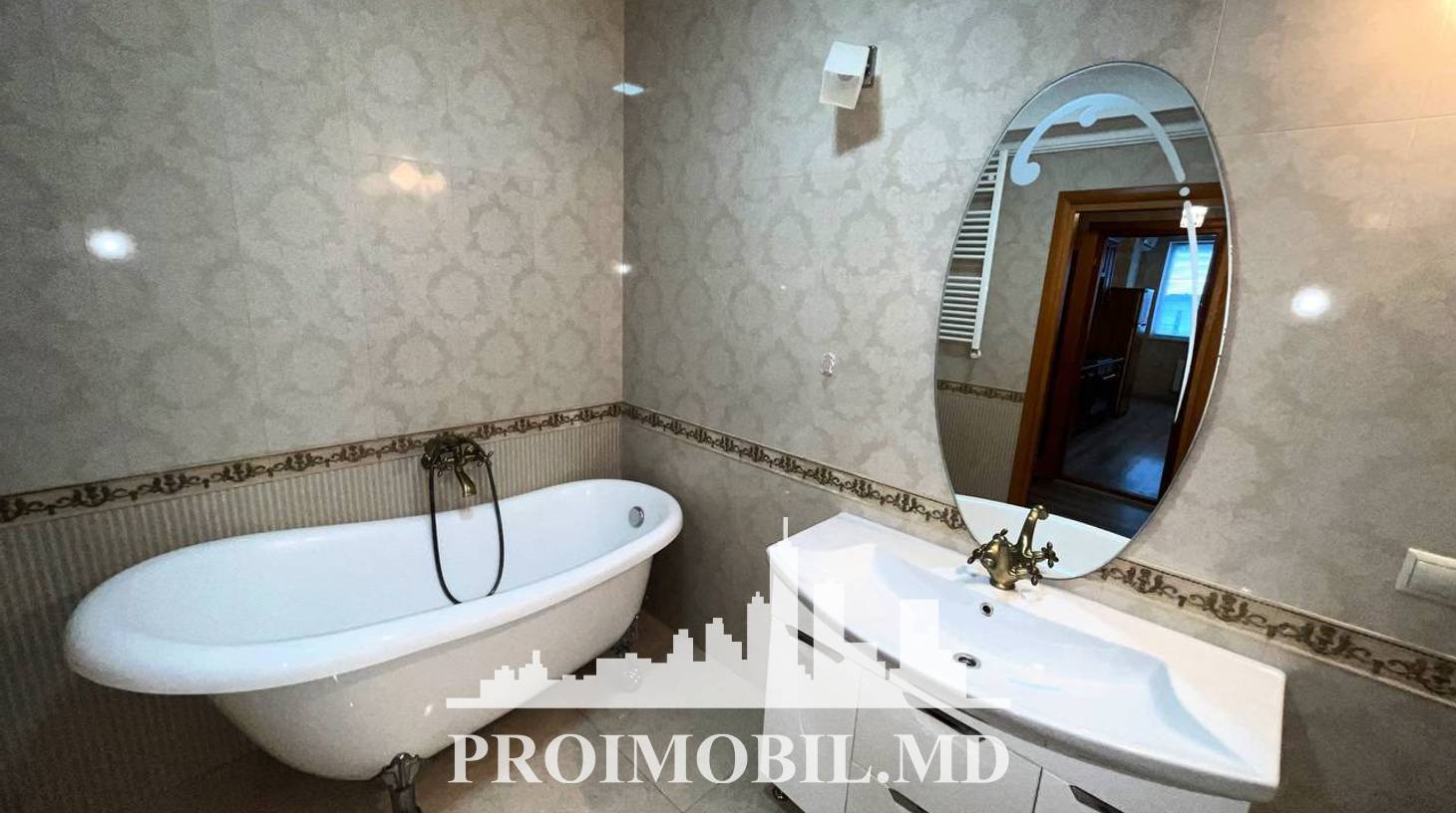 https://images.proimobil.md/Qw268qul5GWq3-lbJDtOFbm-gfKb85K28FGvcymg7zw/watermark:0.75:so:0:30:0.39/resize:fill:1460:816:1/gravity:ce/bG9jYWw6Ly8vZXN0YXRlL2xyLzFmMGQ5MWViLTlmNjYtNGVlMS04MzVmLWEyOGRlMDdlZjhkOS5qcGVn