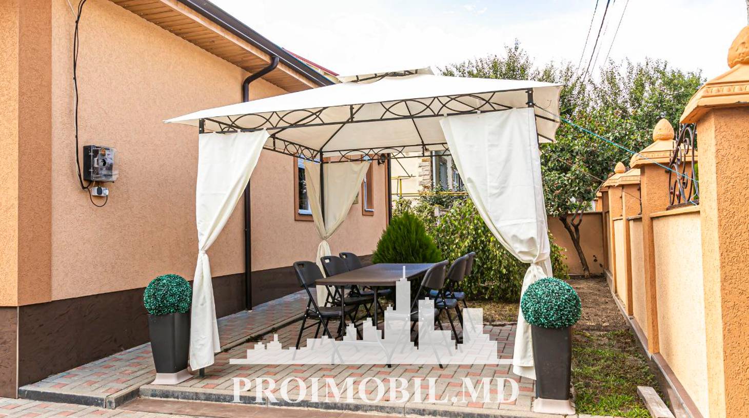 https://images.proimobil.md/R-jcSrqNo_Tg8gUligKJY6_8UnSZh6mm53joTEEmQl4/watermark:0.75:so:0:30:0.39/resize:fill:1460:816:1/gravity:ce/bG9jYWw6Ly8vZXN0YXRlL2xyLzY1ZDM5MmQ5LTliYTgtNDFhOS1iZDZjLTdkYjhiZWQ4M2IyZC5qcGVn