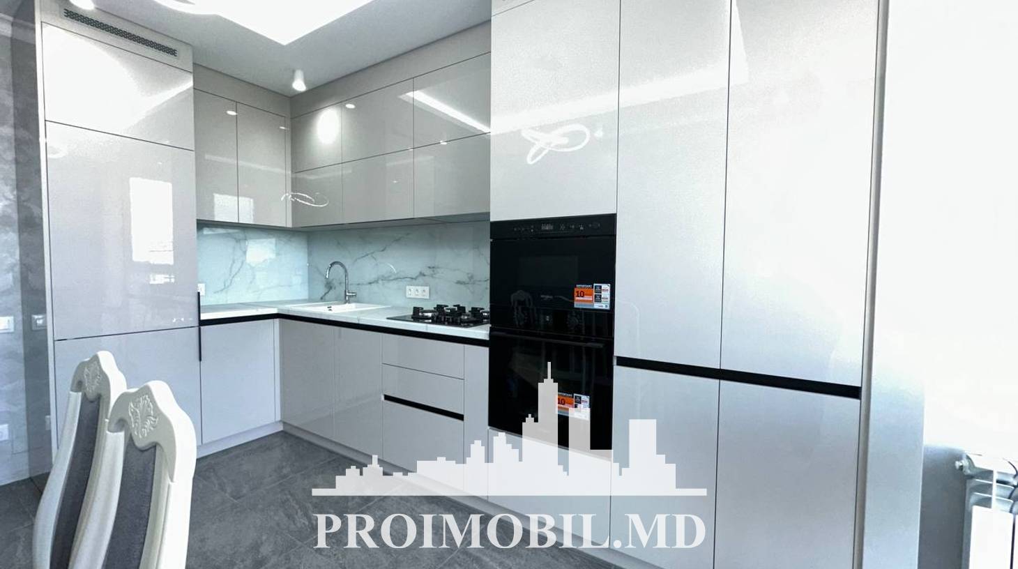 https://images.proimobil.md/R0_RcNw5ylxNa-QFjNIslVPSQvBmvxjMh47LRXZiH_4/watermark:0.75:so:0:30:0.39/resize:fill:1460:816:1/gravity:ce/bG9jYWw6Ly8vZXN0YXRlL2xyL2MyOTYzNDkzLTYyODAtNDU4ZS1iMTc4LWVkNmRhZmU5ZWVjMy5qcGVn