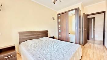 https://images.proimobil.md/R1aAlkfZPh-0fSocIehEkAsNRNwLIcdAR8ywK5RK9iU/resize:fill:350:198:1/gravity:ce/bG9jYWw6Ly8vZXN0YXRlL2xyL2M1NjliMmJiLWU5ZjktNGExNy1hMGIxLWQwZGIwNTVhOTgxMi5qcGVn