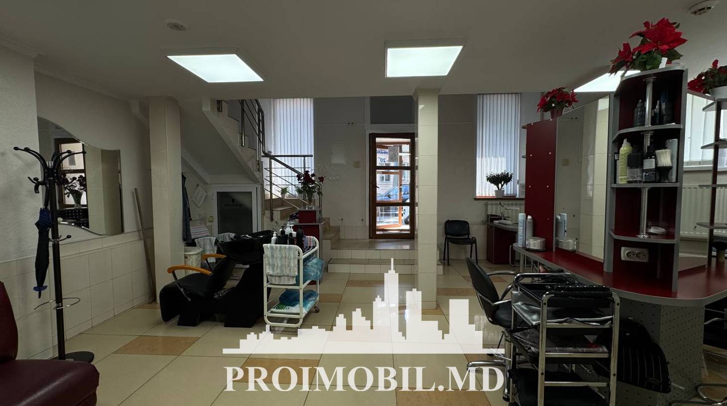 https://images.proimobil.md/R26jNCV5nUlof8ogD-j9lBhesxufUwssf6eRdrhwpmI/watermark:0.75:so:0:30:0.39/resize:fill:1460:816:1/gravity:ce/bG9jYWw6Ly8vZXN0YXRlL2xyL2Y3ODAyNmZlLWU4YWItNGE2Zi1hNTM4LWQwY2NjMWIxODY0OS5qcGVn