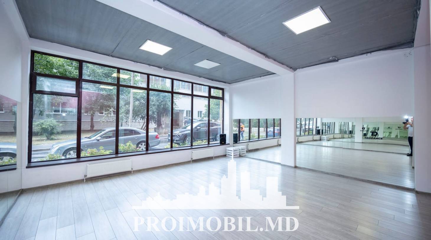 https://images.proimobil.md/R7I6W5m6LEe4TDfBcBtkpBiNKQ9P6DEua1U8tTvhhs4/watermark:0.75:so:0:30:0.39/resize:fill:1460:816:1/gravity:ce/bG9jYWw6Ly8vZXN0YXRlL2xyLzAwNjYyZGZjLWE1MzItNDBkMi1hMGRmLTI4MTFiMDk3ZjlkZS5qcGVn
