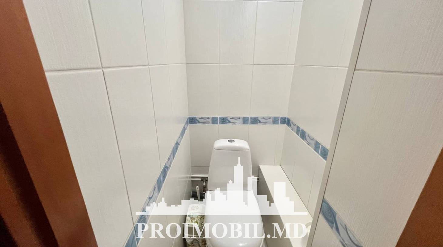 https://images.proimobil.md/R84avgyuHb4H4AzD1lUQPcM_j6nDsutNg9dlYAKqYlI/watermark:0.75:so:0:30:0.39/resize:fill:1460:816:1/gravity:ce/bG9jYWw6Ly8vZXN0YXRlL2xyLzQzMzkxYjNiLTBjMjctNDdkMy04OGNmLTE4Njc2MGI2OTNmYi5qcGVn