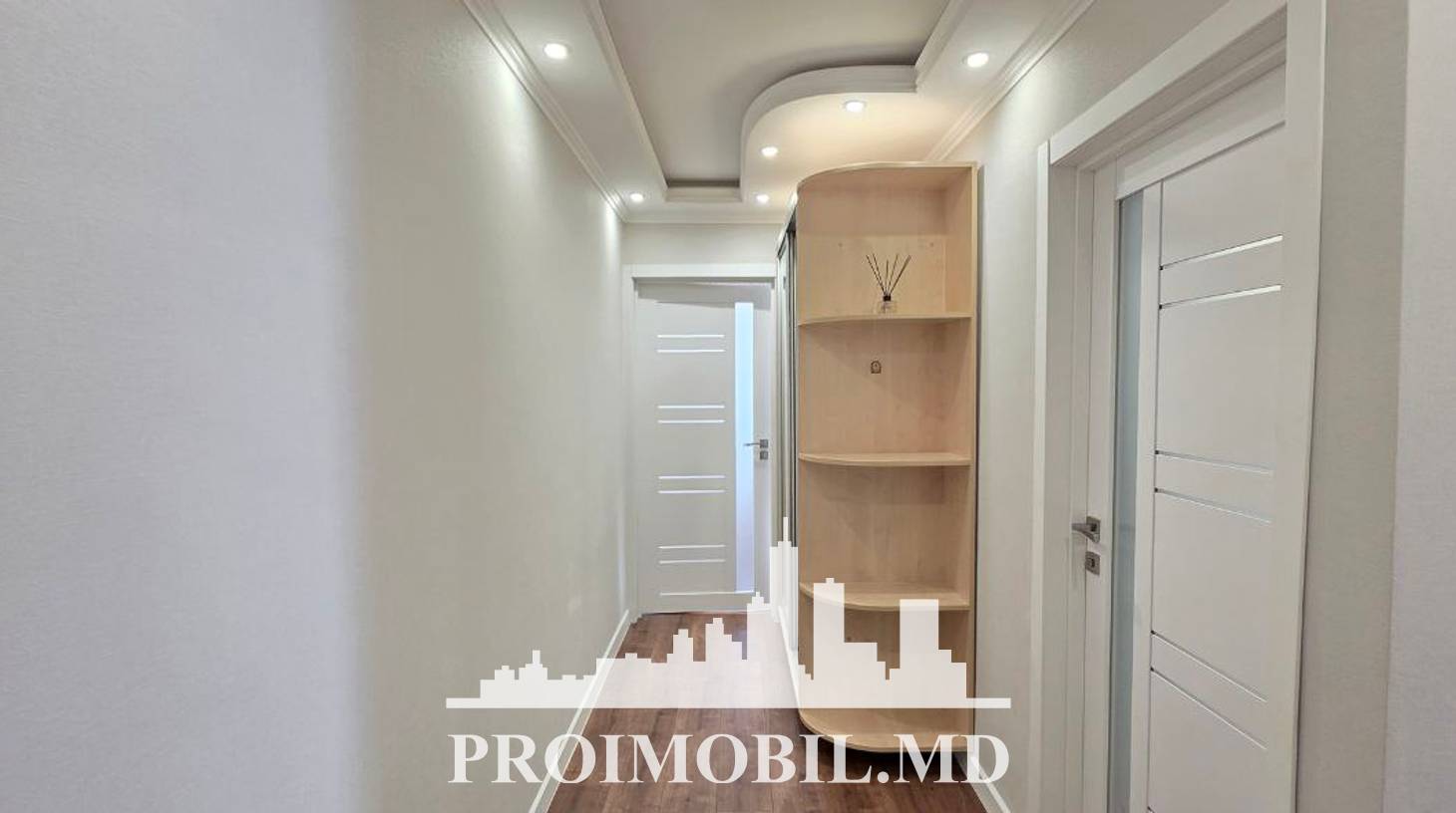 https://images.proimobil.md/R8LKTO_4THPEiFrdxFCmBe8LliaZ3bB1MJuXJI4TDpo/watermark:0.75:so:0:30:0.39/resize:fill:1460:816:1/gravity:ce/bG9jYWw6Ly8vZXN0YXRlL2xyLzdmYmM5OGRiLWU5MjQtNDM5My1hZTJjLWI4MjJjNmFlMjE4Zi5qcGVn