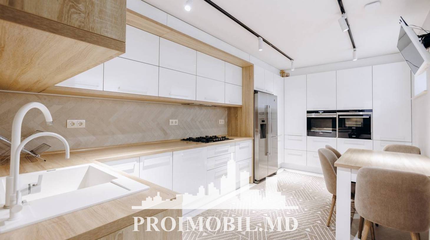 https://images.proimobil.md/RAFZQcIWFs6A2vWu1ecc6sz7TJlMMKuX7YpBzk9acsQ/watermark:0.75:so:0:30:0.39/resize:fill:1460:816:1/gravity:ce/bG9jYWw6Ly8vZXN0YXRlL2xyLzhiNjJiZmUzLTNkNTMtNGIwMy1iZTdmLWM4ZTZjZjg0N2ZhMi5qcGVn