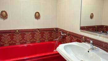 https://images.proimobil.md/RAsKCb4ngCCX_M7eL8uKZxxacJBU30XIBDLQ7hJzXsw/resize:fill:350:198:1/gravity:ce/bG9jYWw6Ly8vZXN0YXRlL2xyLzdiMjE1Y2FkLWFiYWItNGFmOS1hMDg4LTAwYjUzZWZiMzA0MC5qcGVn