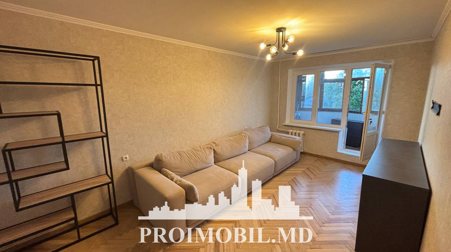 https://images.proimobil.md/RCD4qKjB9hEyfZBrluGYp7itPKfGukpdGUEYqAm31CA/watermark:0.75:so:0:30:0.39/resize:fill:1460:816:1/gravity:ce/bG9jYWw6Ly8vZXN0YXRlL2xyLzhiYjhmNWI0LTU2MDAtNGI3Zi04ZTFkLWU5NjMxNDZmNjY1OS5qcGVn