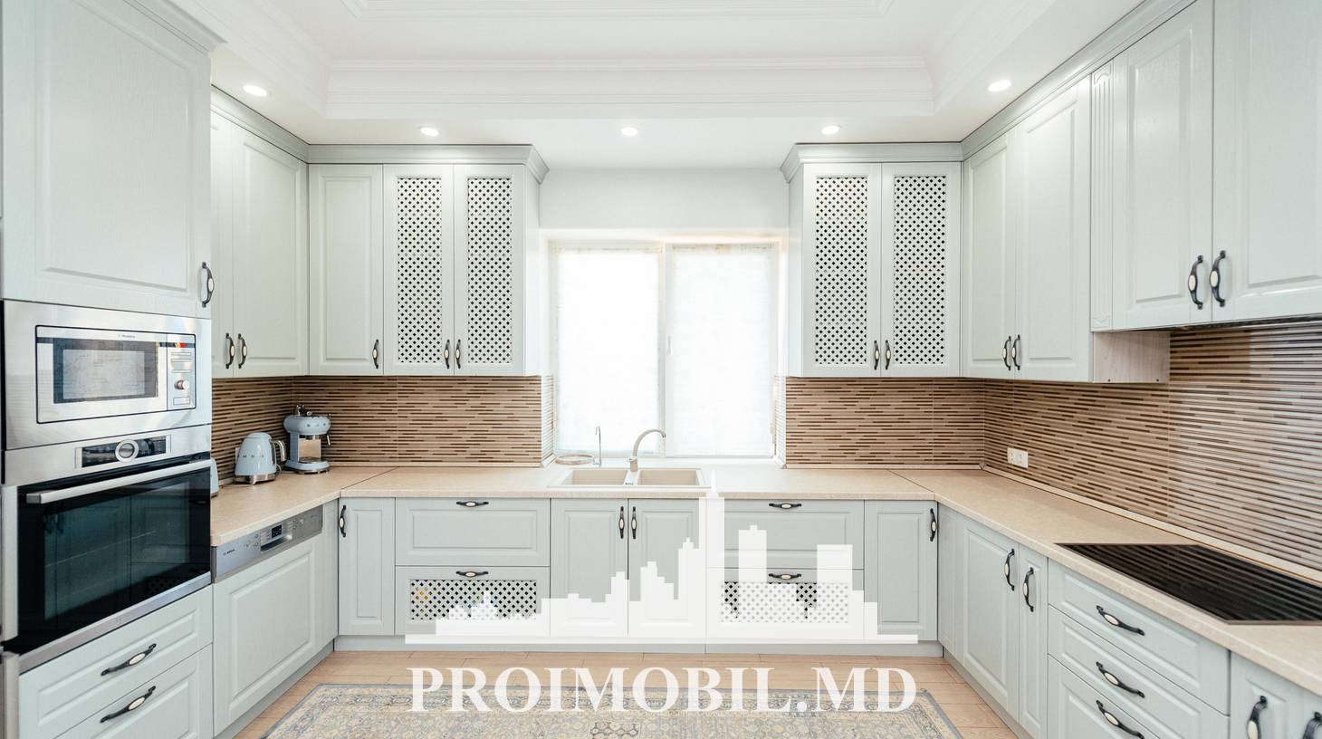 https://images.proimobil.md/RCq7rOneAObLwAOzBAj2CQUlSBSOXocEGsf8neeAb0E/watermark:0.75:so:0:30:0.39/resize:fill:1460:816:1/gravity:ce/bG9jYWw6Ly8vZXN0YXRlL2xyL2E0NmFhOWZkLTQyMjItNDI0YS1hNDAxLWM5YWZiMGM2NTMxNi5qcGVn