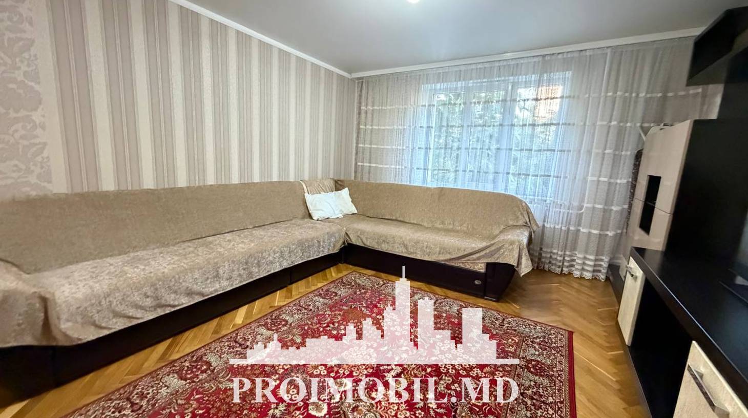 https://images.proimobil.md/REKG2BeQm6mFO5F-nPi9p08x942hvLVGi75DtZx3O6E/watermark:0.75:so:0:30:0.39/resize:fill:1460:816:1/gravity:ce/bG9jYWw6Ly8vZXN0YXRlL2xyL2Q0ZWJiYWNiLThhZDAtNGMxZC05NGQzLWMxOGQ3NWI3OTU0Zi5qcGVn