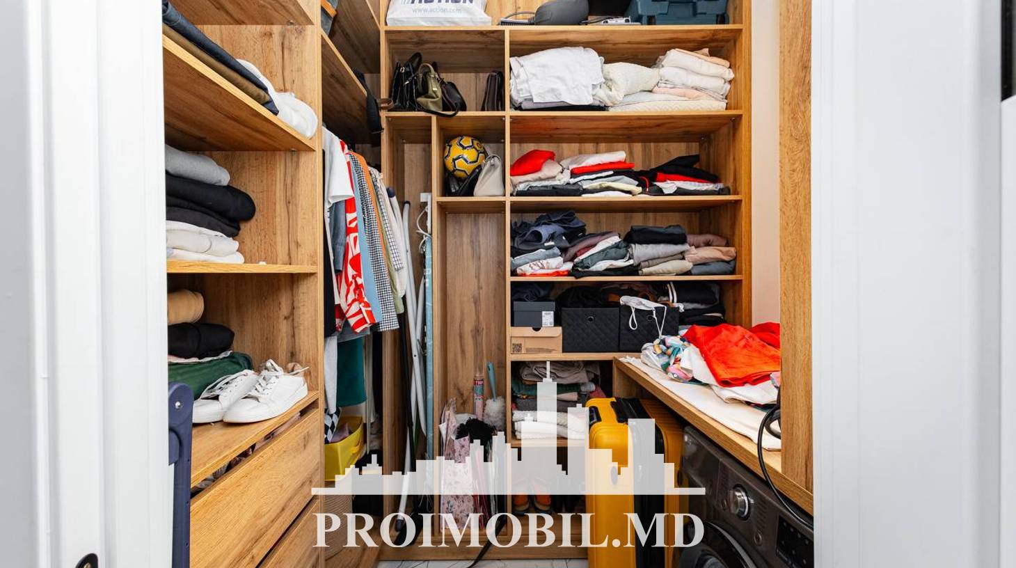 https://images.proimobil.md/RFzqclwyVO4Z1iMkr9IxQOQem2x-lKN5ZjI6KtzKhAw/watermark:0.75:so:0:30:0.39/resize:fill:1460:816:1/gravity:ce/bG9jYWw6Ly8vZXN0YXRlL2xyL2JkZDJhNzg2LWUxYjQtNDk1Ny05YzA3LTEyNTI4MThjOGRiNC5qcGVn