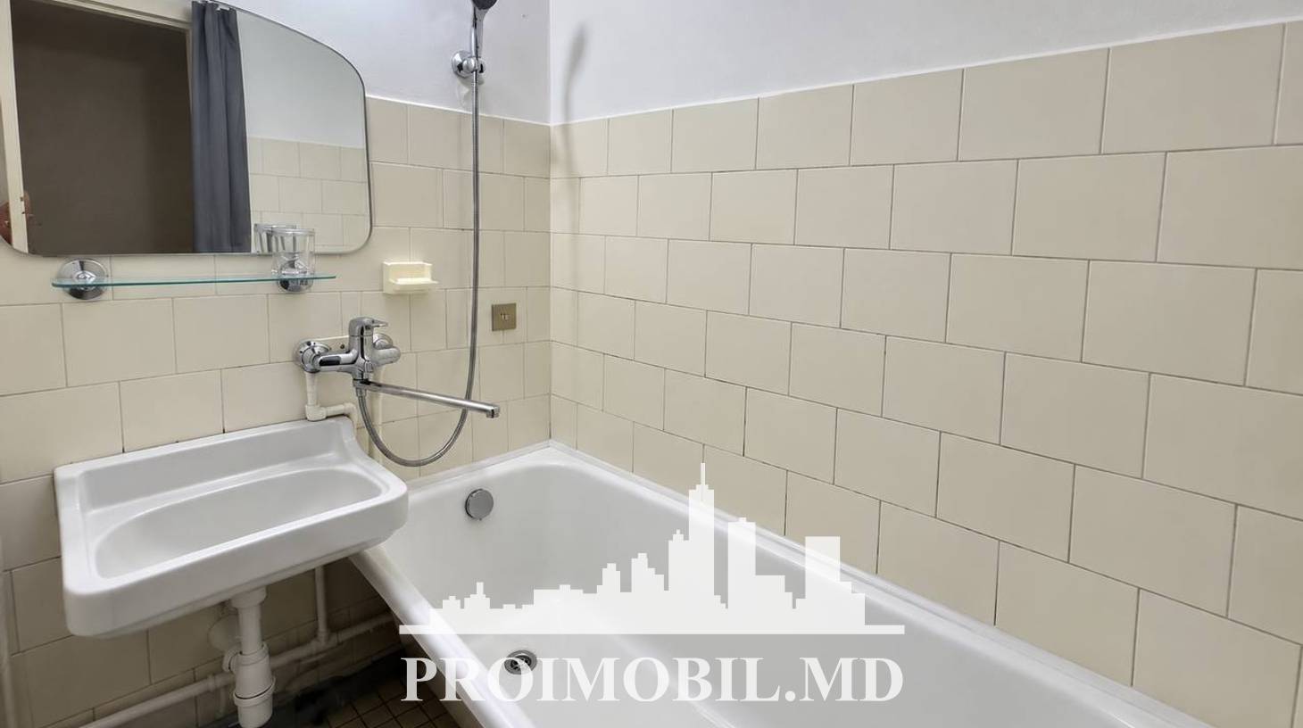 https://images.proimobil.md/RHU1_LBCm6JV5BJ6eq3HZX1RHxhdnoeIhb4SSvD05ns/watermark:0.75:so:0:30:0.39/resize:fill:1460:816:1/gravity:ce/bG9jYWw6Ly8vZXN0YXRlL2xyL2EzMzI4M2RhLWI5NDYtNDg4NC05OWM5LTdhYTQ1MWUxNTNlZi5qcGVn