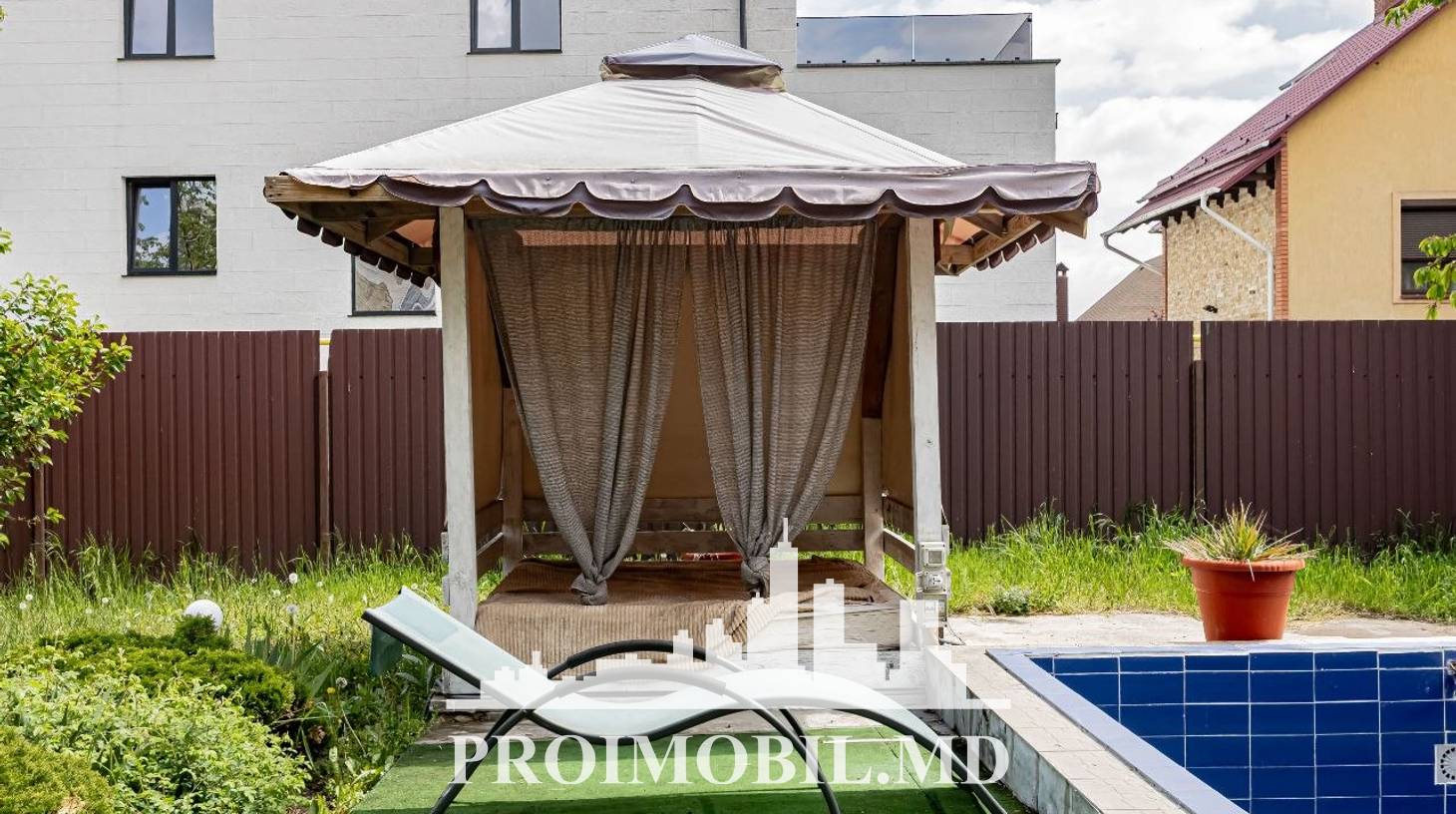 https://images.proimobil.md/RIcyHIbmzSmW-94z_gu9qAY7HSpbjOo9ngm2VeRiw1M/watermark:0.75:so:0:30:0.39/resize:fill:1460:816:1/gravity:ce/bG9jYWw6Ly8vZXN0YXRlL2xyL2FjOGJjNzVlLWJlOTktNDRkMC04NjBhLTRhYTU3MjBiNmFiMy5qcGVn