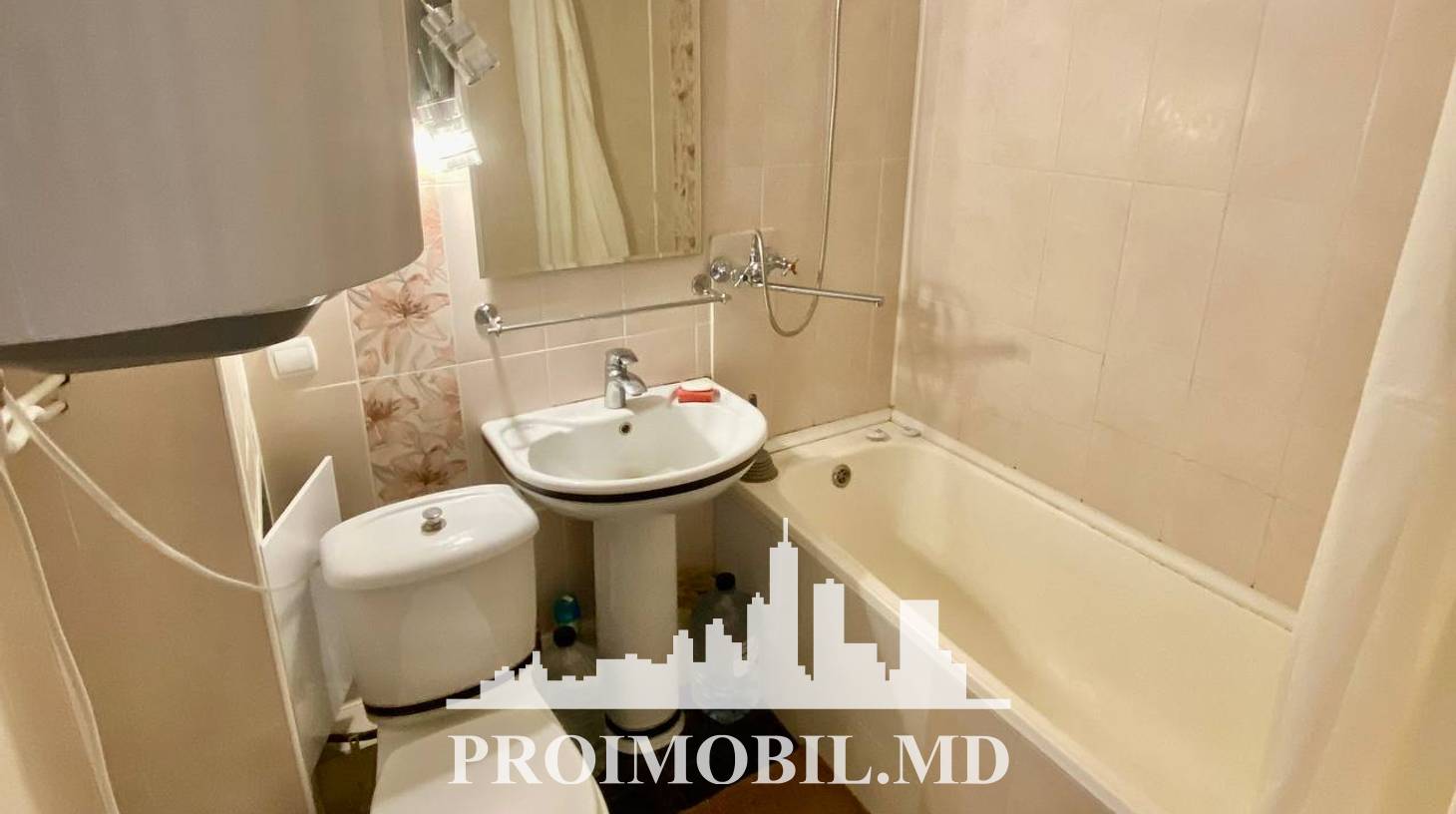 https://images.proimobil.md/RJ4DLI58Tqwdbdkn54fdRy_Rtihjf3bGES4qJ-JDXzg/watermark:0.75:so:0:30:0.39/resize:fill:1460:816:1/gravity:ce/bG9jYWw6Ly8vZXN0YXRlL2xyL2MxNjAwYTBmLTBiZTktNDNhNC1hOTU4LTk2NTdlNTA2ZTgwOS5qcGVn