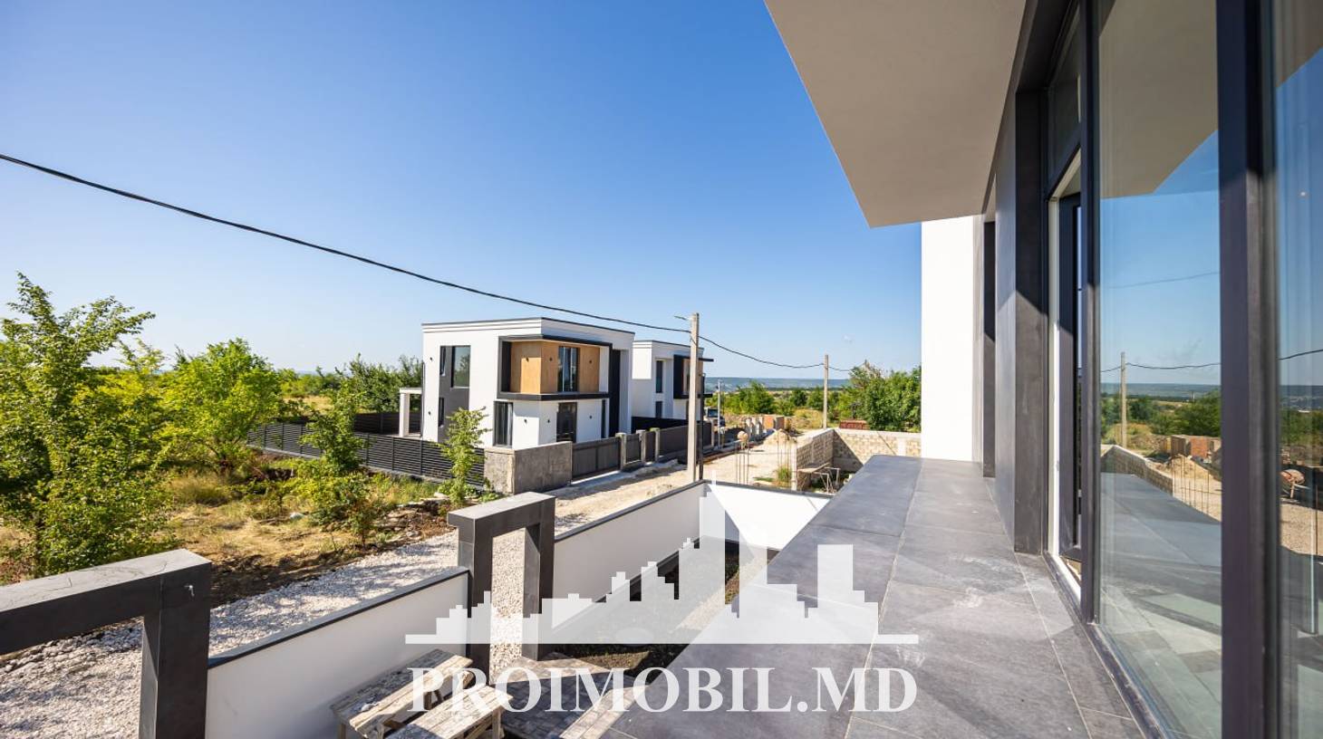 https://images.proimobil.md/RK9sy9f559S6HMQ_mrt1AZz8P0eRdMTYscREQwURRKE/watermark:0.75:so:0:30:0.39/resize:fill:1460:816:1/gravity:ce/bG9jYWw6Ly8vZXN0YXRlL2xyLzg0ZDQ2YzE5LTQ0YWQtNGVkMC04NTVhLWUwNzAxMTQ3NjAwMy5qcGVn