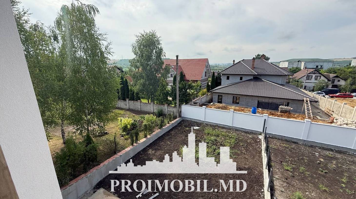 https://images.proimobil.md/RL-aBoakrkBOuBq4YvWfleTIs1XUKg3R120i3yPAG14/watermark:0.75:so:0:30:0.39/resize:fill:1460:816:1/gravity:ce/bG9jYWw6Ly8vZXN0YXRlL2xyLzZiOWUxNWRkLWQwM2ItNDM5NC1hZTBhLTBjZDI2NzU2ODZhZC5qcGVn