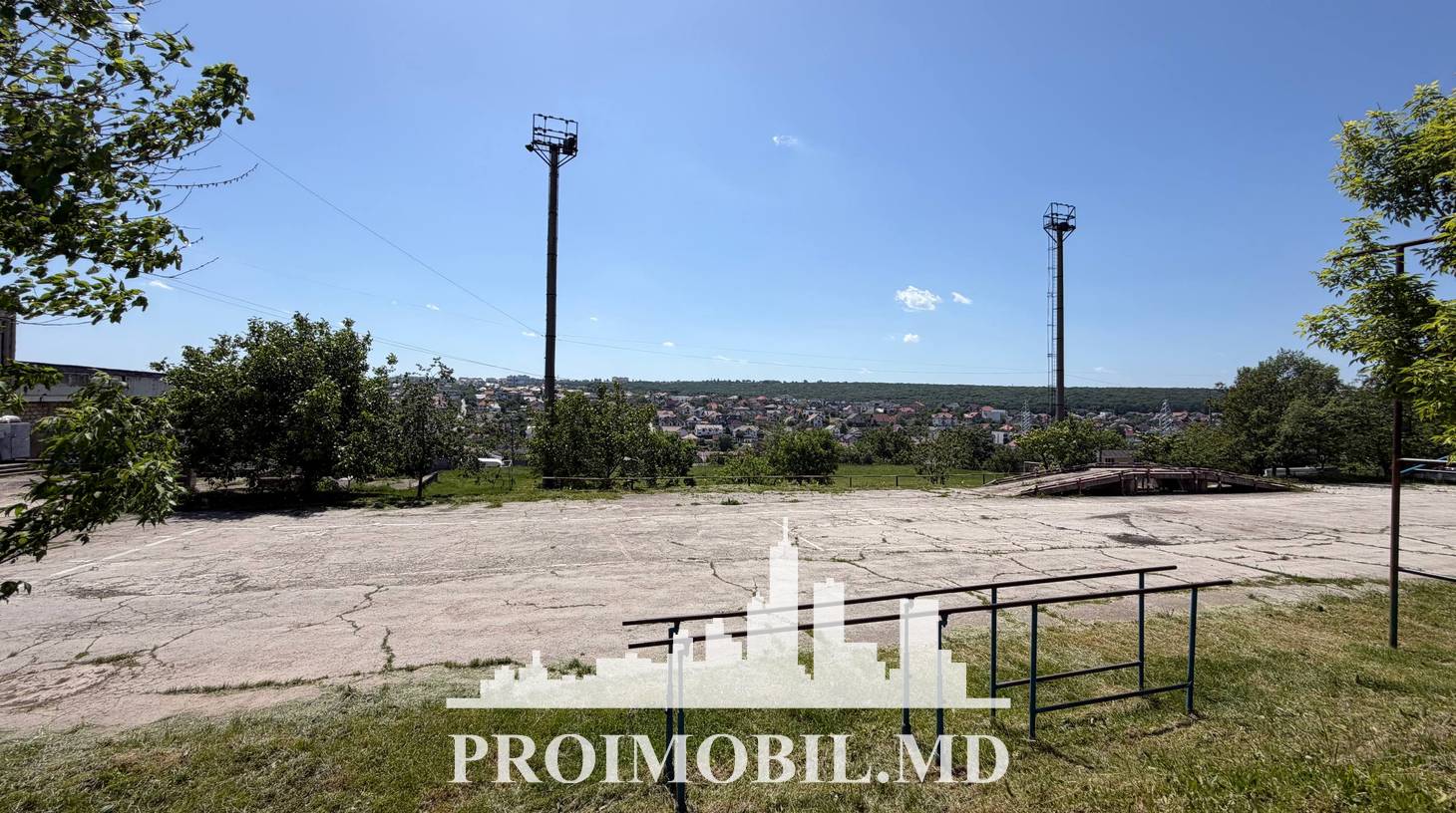 https://images.proimobil.md/ROvCER20cWVJhjeK4zwkCQTNFNdW0aK8zAHKdNlny38/watermark:0.75:so:0:30:0.39/resize:fill:1460:816:1/gravity:ce/bG9jYWw6Ly8vZXN0YXRlL2xyLzNmOWI2ZGIzLTQ0YTktNGZmNC04OWI5LTRmMzI1YTNmMzFjOS5qcGVn