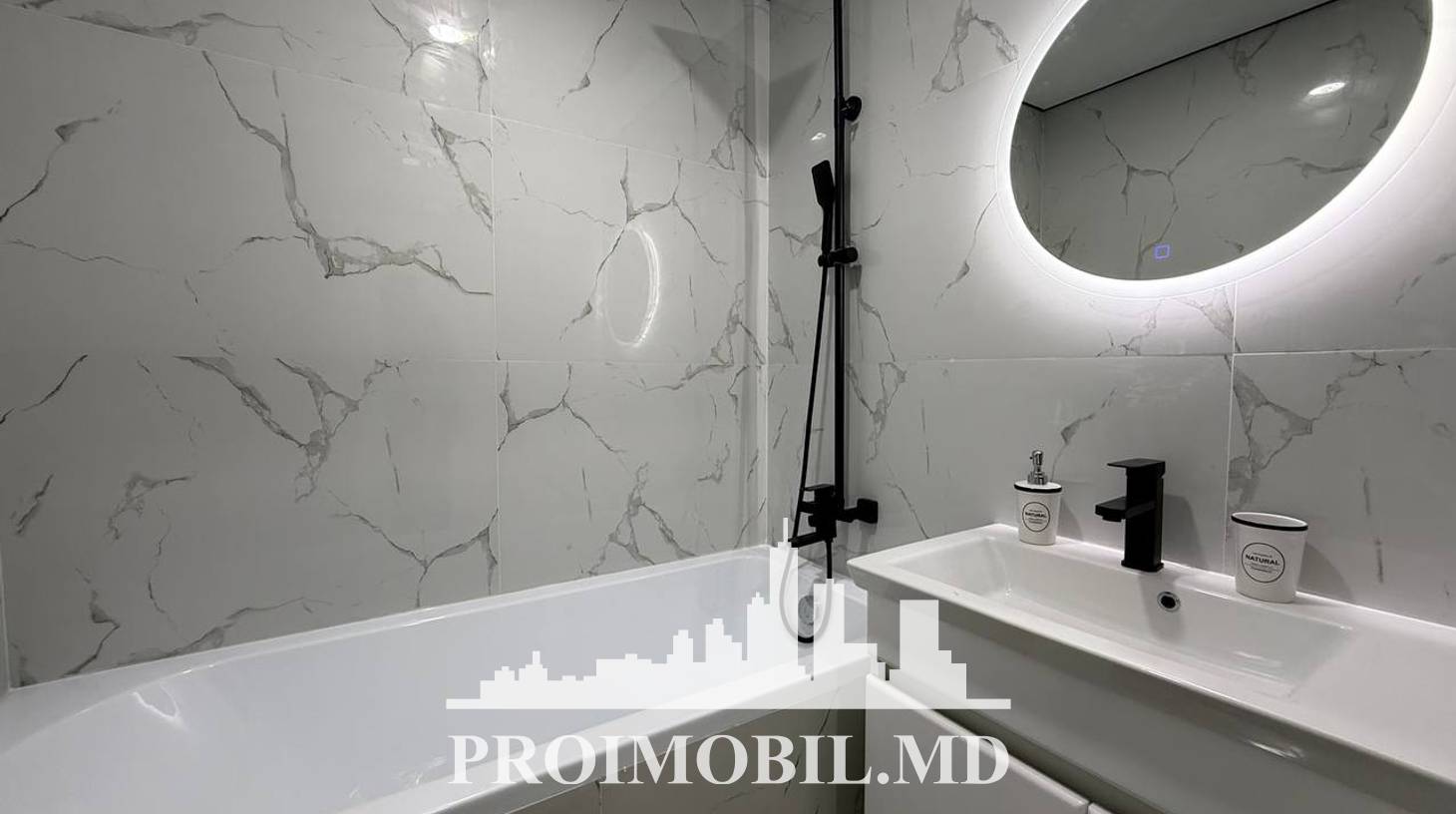 https://images.proimobil.md/RQSiBlUExtP-UTG2GOr9lGMks-e-sRLGkZ76j0sxQ-U/watermark:0.75:so:0:30:0.39/resize:fill:1460:816:1/gravity:ce/bG9jYWw6Ly8vZXN0YXRlL2xyLzk1OGFiZmFmLTE2MTAtNDMzZi1iZTc1LWJjMGRiZjBiMWNmZi5qcGVn