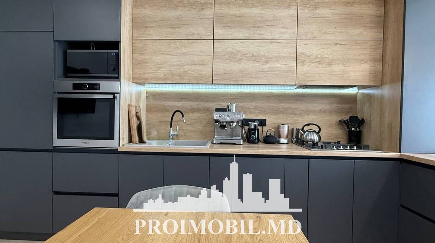 https://images.proimobil.md/RST9eRYnYTsHVRvtl7rzE0KO71Iklc2rpHyhLWHCziQ/watermark:0.75:so:0:30:0.39/resize:fill:1460:816:1/gravity:ce/bG9jYWw6Ly8vZXN0YXRlL2xyLzBkNGQ4Mjc2LTBmNjgtNDJiNi1hZWI1LWJhNGQ0NjAxOGZlMS5qcGVn