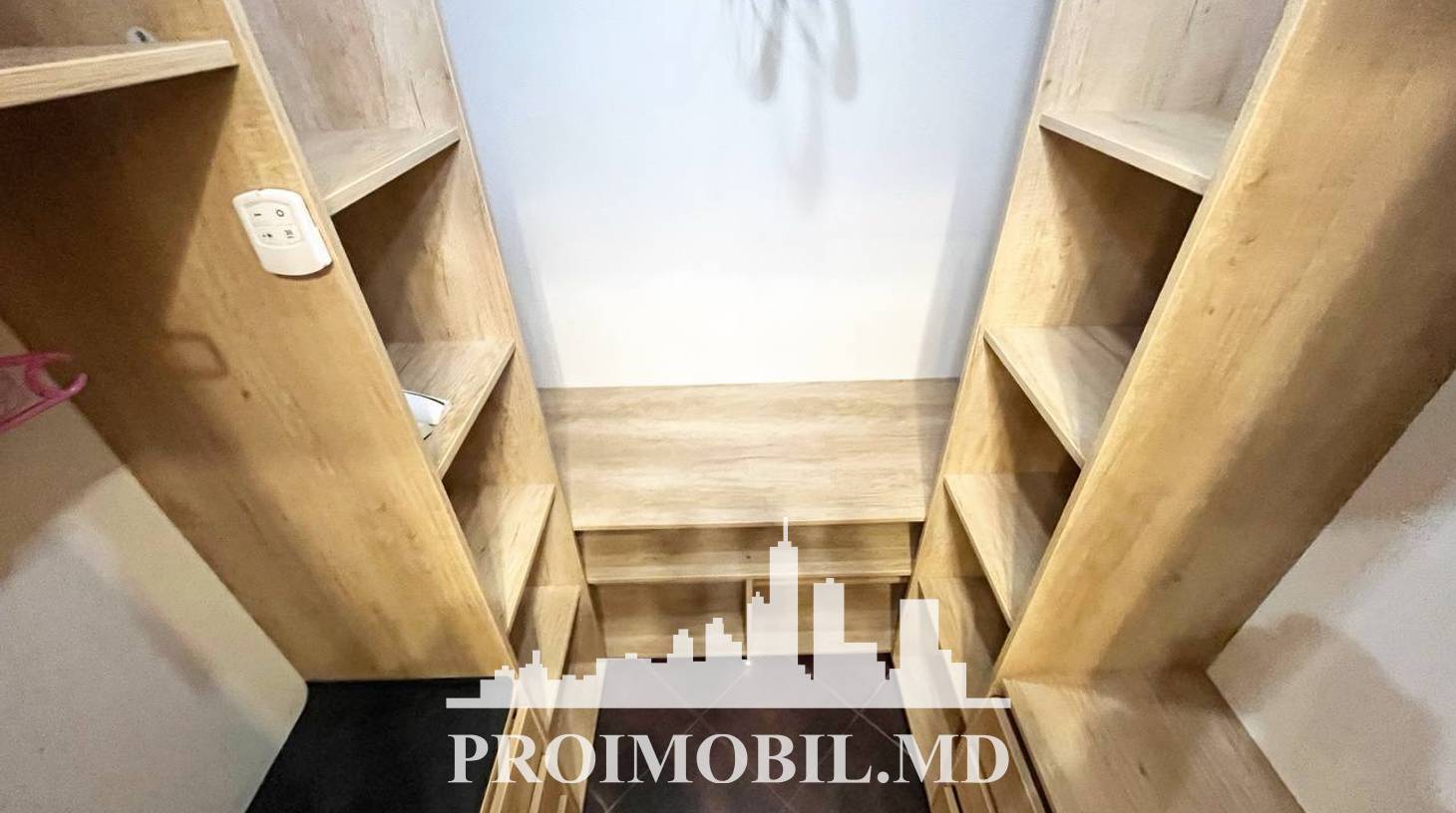 https://images.proimobil.md/RTz5MLM2knSplQWjulag1ACACdU04sT4xKI-TXsNF4A/watermark:0.75:so:0:30:0.39/resize:fill:1460:816:1/gravity:ce/bG9jYWw6Ly8vZXN0YXRlL2xyLzEyNjg4OTk1LTJmMzUtNDJjMi1iZjkwLThlZTFmMTI5ZWU0OC5qcGVn