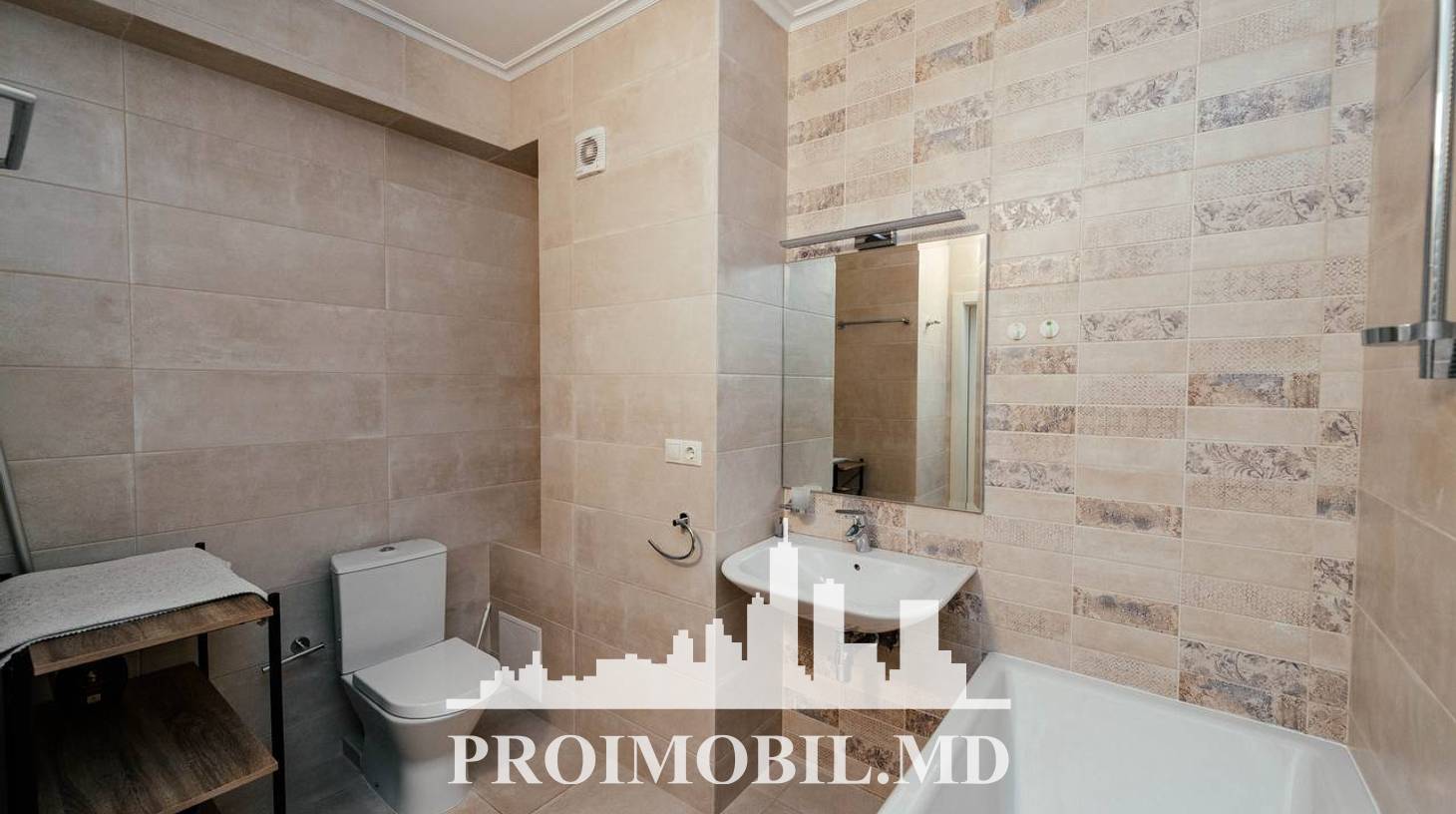 https://images.proimobil.md/RVB9nmzPVVHRq2XqyOvJJSju0GCP33o1lTLgzwQOiUE/watermark:0.75:so:0:30:0.39/resize:fill:1460:816:1/gravity:ce/bG9jYWw6Ly8vZXN0YXRlL2xyLzcyMTNlNWFkLWIzMjUtNDI0ZS05NTE4LTIxNGRlMzRmY2U3OC5qcGVn