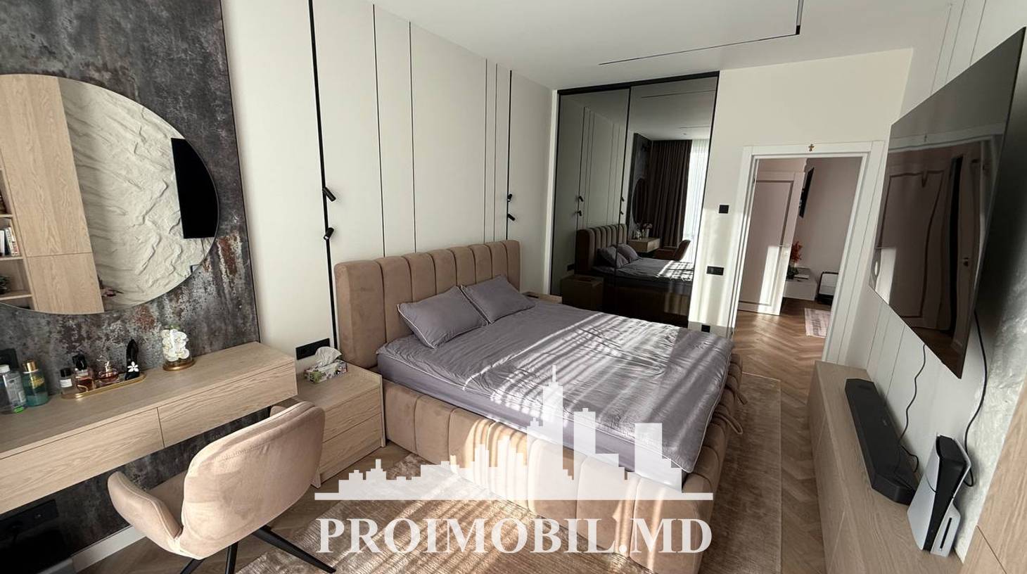 https://images.proimobil.md/RW2cTeDvZ0iywNPTK1pVQd6Q2jK4ENQ5jhLW-QBanZg/watermark:0.75:so:0:30:0.39/resize:fill:1460:816:1/gravity:ce/bG9jYWw6Ly8vZXN0YXRlL2xyLzJlNjljMTEzLTQzOGItNGU4Ni05NGUxLTFhZDBmNGM5YjYxZS5qcGVn