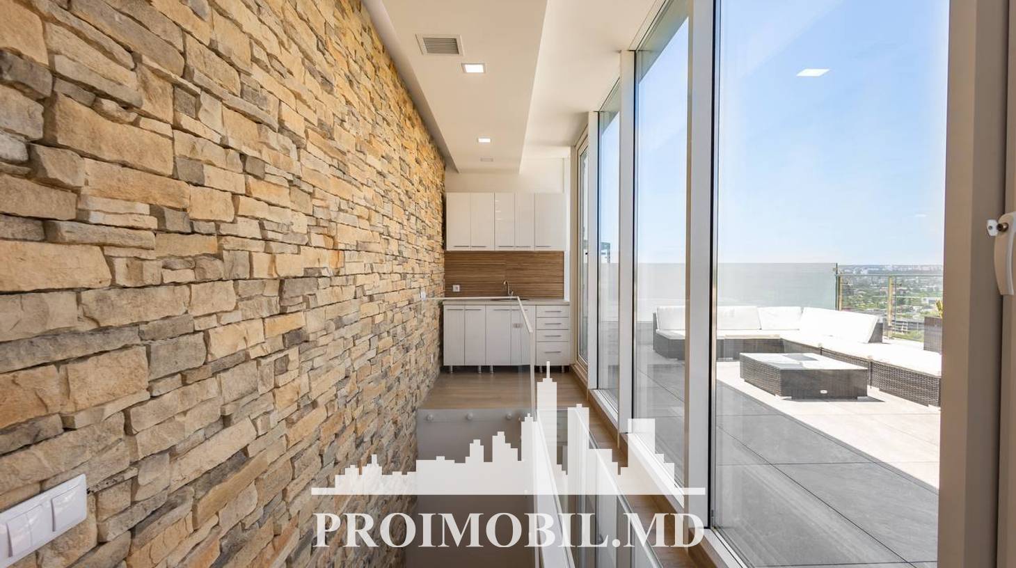 https://images.proimobil.md/RXTBiimUXjra_aYzkzFxfAeF7uil5_HiG7zNz17GQMQ/watermark:0.75:so:0:30:0.39/resize:fill:1460:816:1/gravity:ce/bG9jYWw6Ly8vZXN0YXRlL2xyLzc5MzJjMjAxLTY3NmEtNDU1Yi1iYmQyLTk0NDQ3NjM1MzlkYy5qcGVn