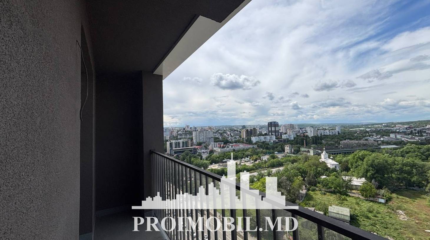 https://images.proimobil.md/RXe3GXVqeQZmQlJtzOK9Yjgz0hd5jGQOcPAaPq8r_7g/watermark:0.75:so:0:30:0.39/resize:fill:1460:816:1/gravity:ce/bG9jYWw6Ly8vZXN0YXRlL2xyLzM5ODNkMjJlLWNiOGMtNDcxMC04MDlhLWMzMzk2ZDYyNWFiMi5qcGVn