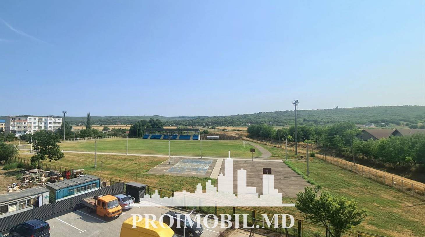 https://images.proimobil.md/RYVCpUJalcPXSPie3sAEyTaWitf0fRMw5FfRlQWTDlg/watermark:0.75:so:0:30:0.39/resize:fill:1460:816:1/gravity:ce/bG9jYWw6Ly8vZXN0YXRlL2xyL2I1ZmFiYjU0LTRhN2UtNDQ1OS1hOGU3LTc2YzU4MDI5NDJhZi5qcGVn