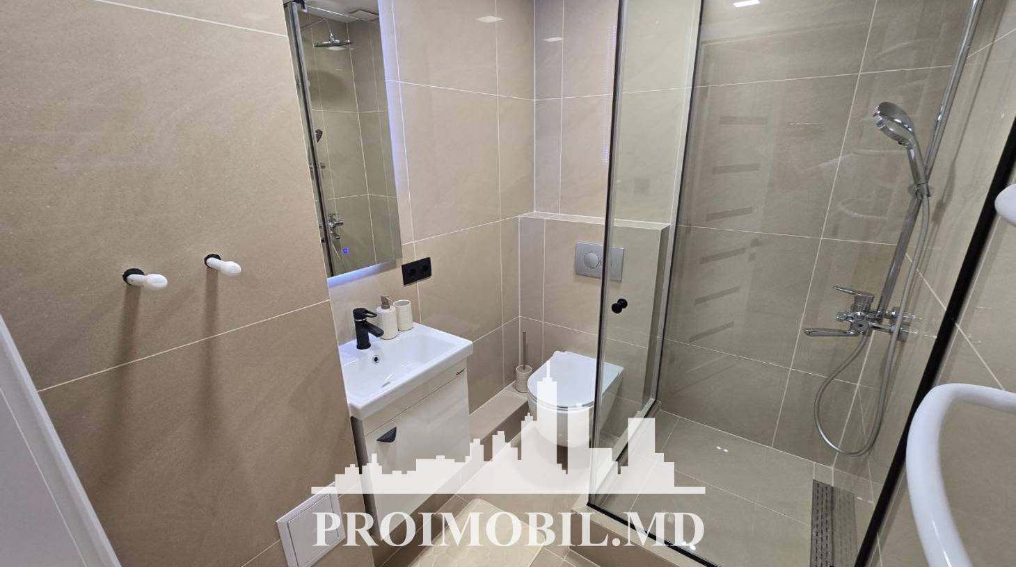 https://images.proimobil.md/RaWeqxpU0f63-1KGlLV7o58O7bk9KMA1oq5P44Rig9c/watermark:0.75:so:0:30:0.39/resize:fill:1460:816:1/gravity:ce/bG9jYWw6Ly8vZXN0YXRlL2xyL2YyNGZmMmM2LWE2MjItNDQ0NS1hNDhlLTZmZDBkN2EwNzk0Yy5qcGVn