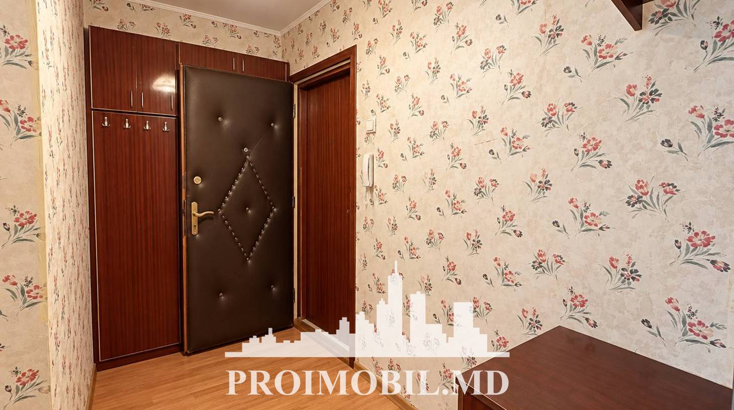 https://images.proimobil.md/RbfwehTcBNFOsbAFlOxHmFQmLoOPLJoUGjcdZu0HvgQ/watermark:0.75:so:0:30:0.39/resize:fill:1460:816:1/gravity:ce/bG9jYWw6Ly8vZXN0YXRlL2xyLzI3MTRkMTdjLWQyNDUtNDg0OS04MmIzLTViYzdjZGQ4MDFjZC5qcGVn