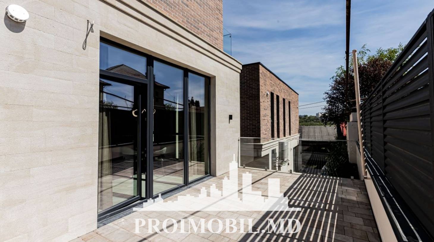https://images.proimobil.md/RcZ-jSlJaQaSUc2IJyk93JwaIoqHdNdj28LQWg1rreY/watermark:0.75:so:0:30:0.39/resize:fill:1460:816:1/gravity:ce/bG9jYWw6Ly8vZXN0YXRlL2xyLzljNzIwMGNmLTBjMGItNGY5YS1iNDdjLTc0NzgyZjY2NzVlYS5qcGVn