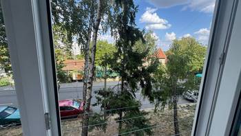 https://images.proimobil.md/RdJDn8TjJeeXXspwTaikFeIGlI2kKnx2mI7M1vqxDlw/resize:fill:350:198:1/gravity:ce/bG9jYWw6Ly8vZXN0YXRlL2xyLzk5Y2I4OWJjLTJhMjMtNGM2MS1iODRiLTRmYTI3OWQxMWVjZi5qcGVn