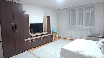 https://images.proimobil.md/RdMgOo4WcLew1gcqjs5Gd87OP9rkvIBq-XcUyeHhBmM/resize:fill:350:198:1/gravity:ce/bG9jYWw6Ly8vZXN0YXRlL2xyLzZkNWI3ZDZmLTBkY2UtNDA5Zi1iMDRmLThkYTZmYTBlMjE2My5qcGVn