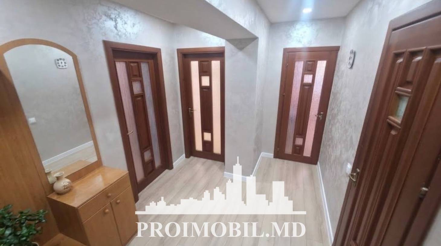 https://images.proimobil.md/Re_lfs9fqikvZkQzMNoemJUybnJ84lzKcZo889FPLlA/watermark:0.75:so:0:30:0.39/resize:fill:1460:816:1/gravity:ce/bG9jYWw6Ly8vZXN0YXRlL2xyLzUzNWE4MzhlLTU0YmMtNDVlYy05NDMyLTVhOWFhNTg4MzdiMC5qcGVn