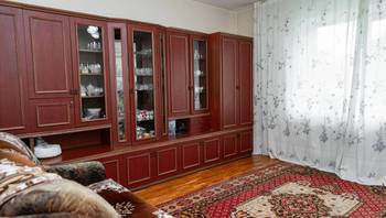 https://images.proimobil.md/RfD32_0EE6AZJCb6mBidU13jmPHclbPKLsARE5YtFjc/resize:fill:350:198:1/gravity:ce/bG9jYWw6Ly8vZXN0YXRlL2xyLzhlMDU4OWRiLTU5ZmYtNDUwYS04YTc2LTA4Zjc0OTljOTMxNC5qcGVn