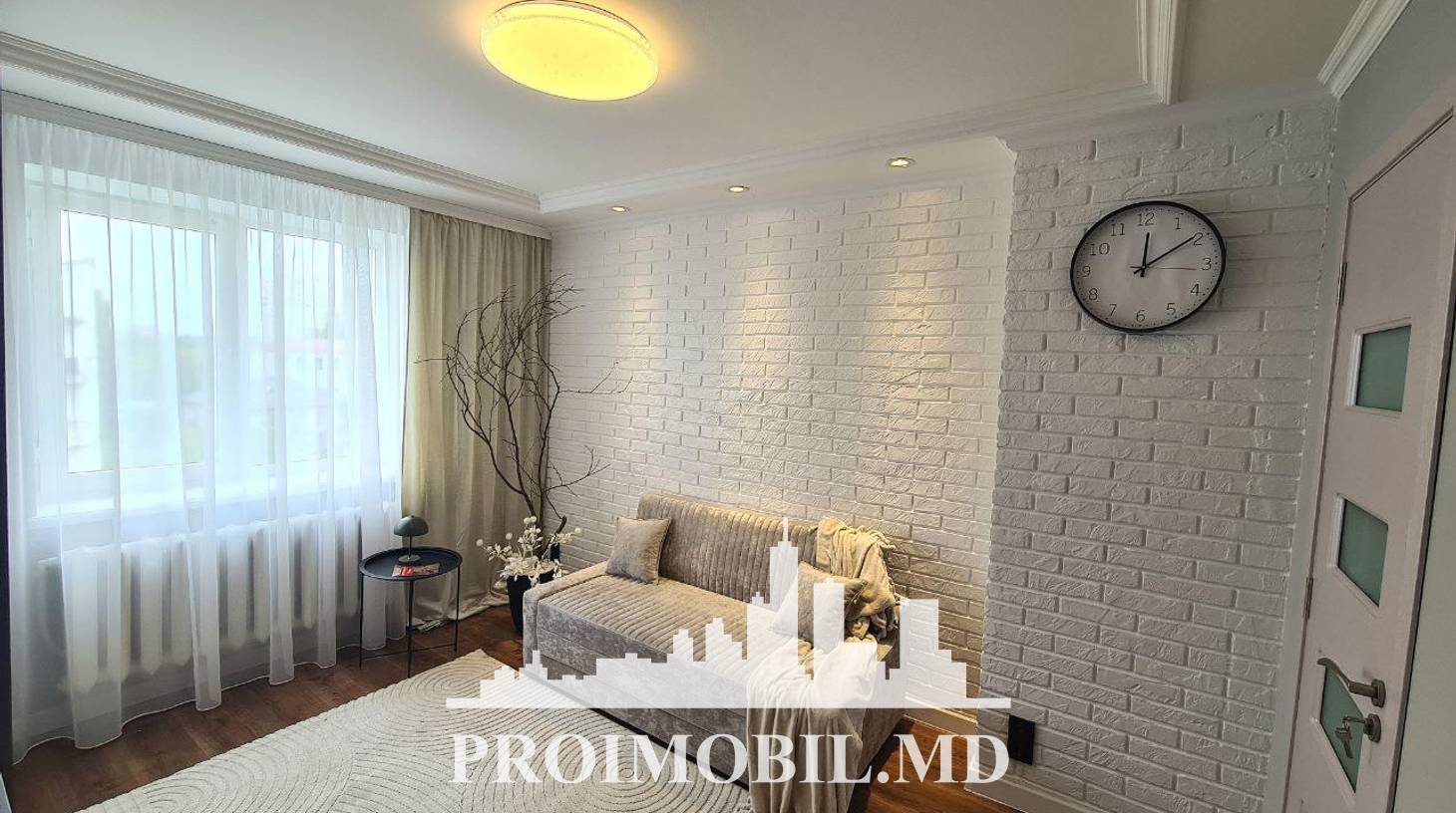 https://images.proimobil.md/RiDtoIuNQLK_J5uBKQ44_U9cSFCFx5XGdedB3v60zO0/watermark:0.75:so:0:30:0.39/resize:fill:1460:816:1/gravity:ce/bG9jYWw6Ly8vZXN0YXRlL2xyL2VmODc2OGQzLTQ2NDMtNDAwMC05YjM1LWU3NzkzYjAzZmJlOS5qcGVn