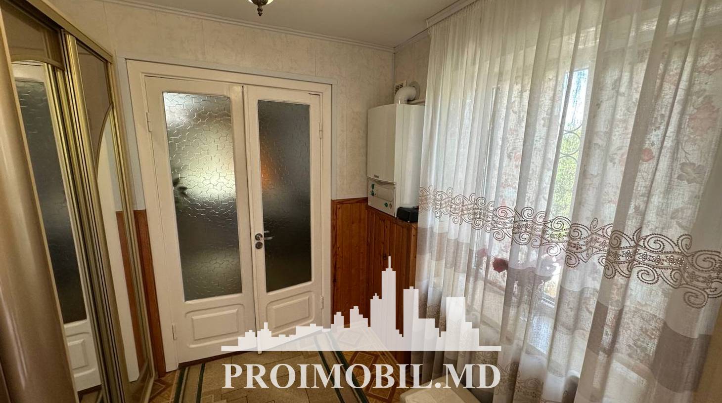 https://images.proimobil.md/RitKvWWW2fYDyyfNL1h240eCzNpD1JqqNS6UbOLjw64/watermark:0.75:so:0:30:0.39/resize:fill:1460:816:1/gravity:ce/bG9jYWw6Ly8vZXN0YXRlL2xyLzc0MDk3ZmYxLWNlODMtNDY5ZS1iOTZkLTExNDhmNjY1YjU5Yi5qcGVn