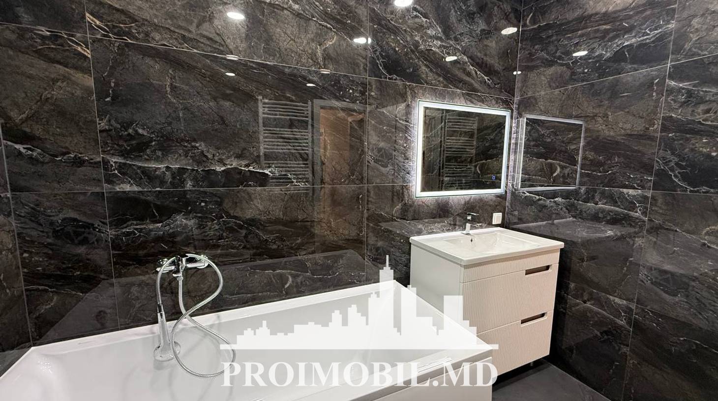 https://images.proimobil.md/RqZd--X1P1WLWVHKkd38rLa9DfPaKxpa3E_-zlm-RIc/watermark:0.75:so:0:30:0.39/resize:fill:1460:816:1/gravity:ce/bG9jYWw6Ly8vZXN0YXRlL2xyL2YxMzJiNjRhLTBiMGYtNDc4Ni04YWRiLTE4ZWZlYTNhNzUzNy5qcGVn