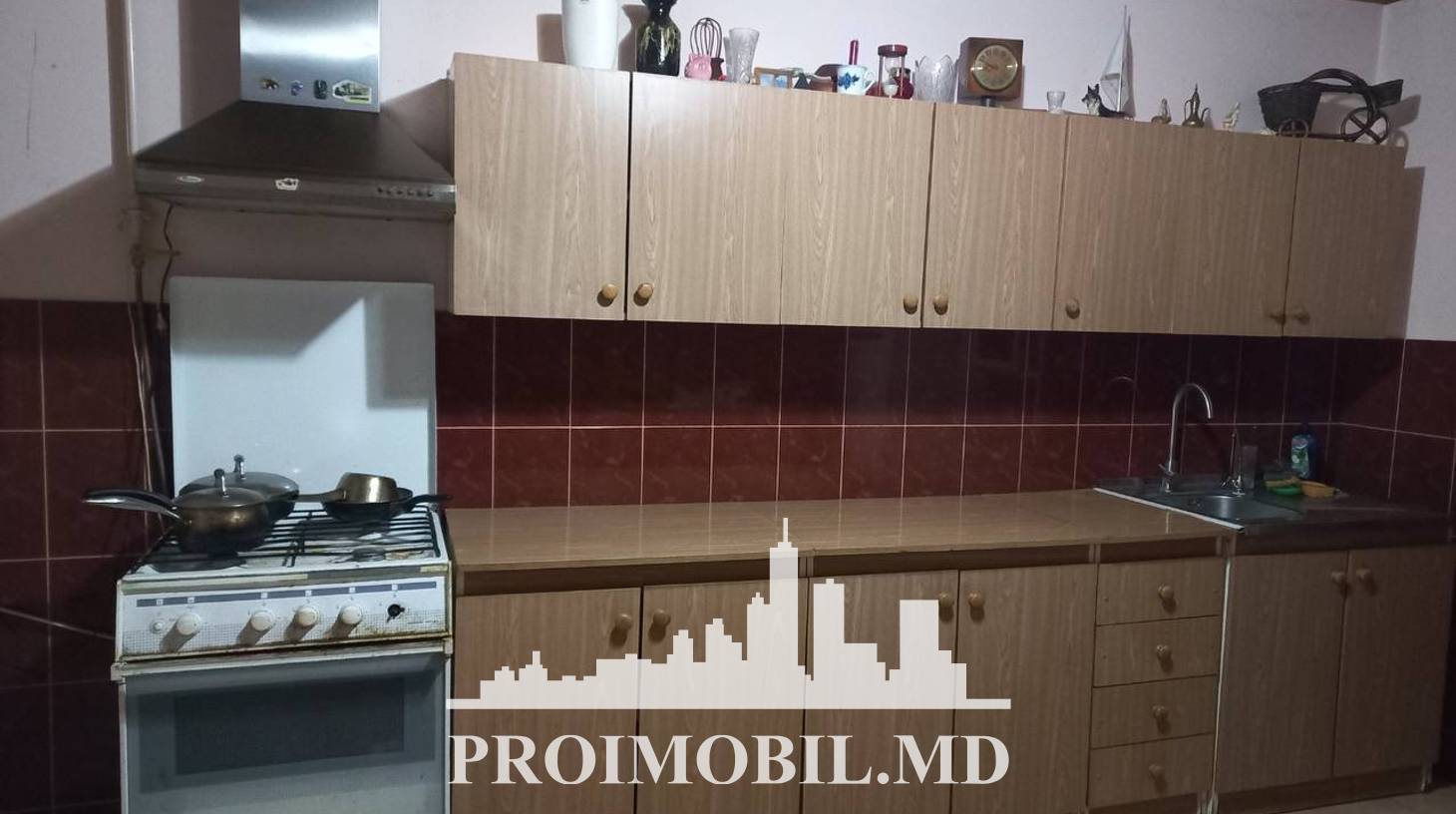 https://images.proimobil.md/Rs5dWAnHSjjmyhjvIAHweschllnD2MxV3N7163dGCBo/watermark:0.75:so:0:30:0.39/resize:fill:1460:816:1/gravity:ce/bG9jYWw6Ly8vZXN0YXRlL2xyLzU4MzUwYzgwLTU1MDgtNDk1Yi05NDg3LTlhYWNlM2I2MzljMy5qcGVn