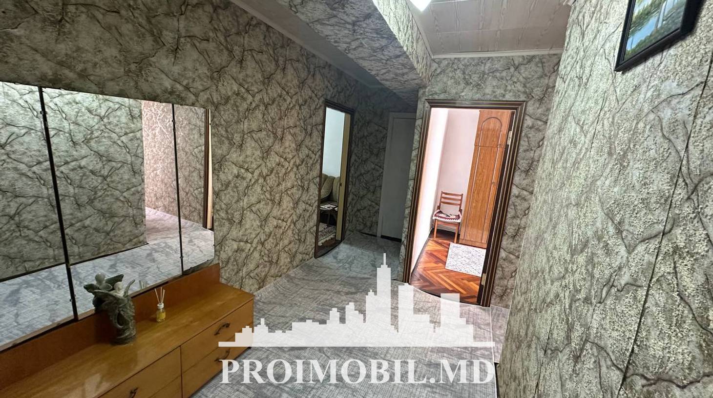 https://images.proimobil.md/RsB15C9ZWZ_UgWyzbKpLW2pMCCLyy0TIQQ3aJ9I4qx8/watermark:0.75:so:0:30:0.39/resize:fill:1460:816:1/gravity:ce/bG9jYWw6Ly8vZXN0YXRlL2xyLzIwMzIxNTQ1LTI3YmUtNDA3My05OThlLTc3NTliNjFkODAzOS5qcGVn