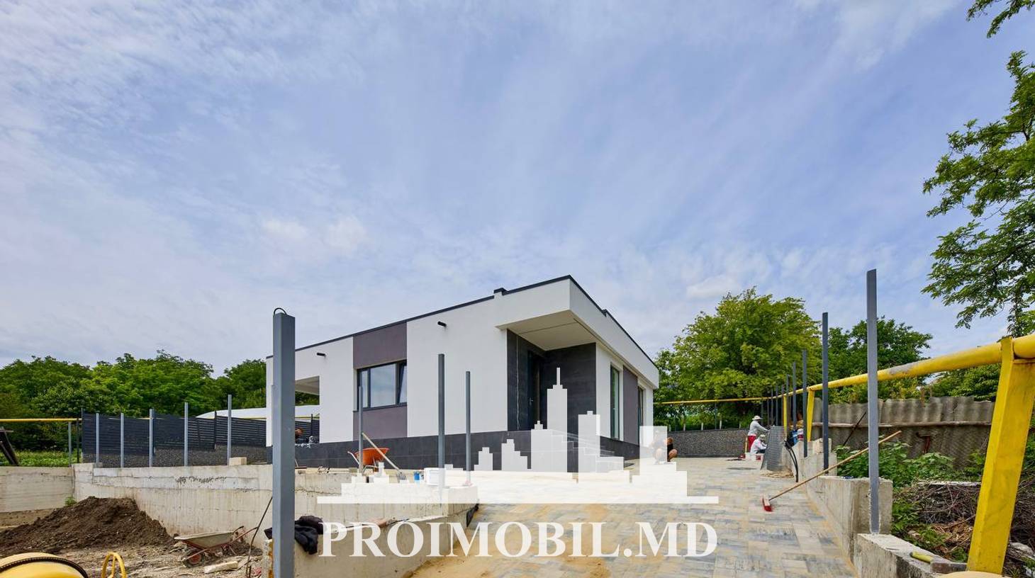 https://images.proimobil.md/Rt7bp-ubZYuO_Dey5sRMBnl3PosWKieQX31HCQGpkVI/watermark:0.75:so:0:30:0.39/resize:fill:1460:816:1/gravity:ce/bG9jYWw6Ly8vZXN0YXRlL2xyLzgxYmM1N2I2LWFhYWYtNGM2Yi1iN2M2LTQzYTI5MDlhZDYxNy5qcGVn