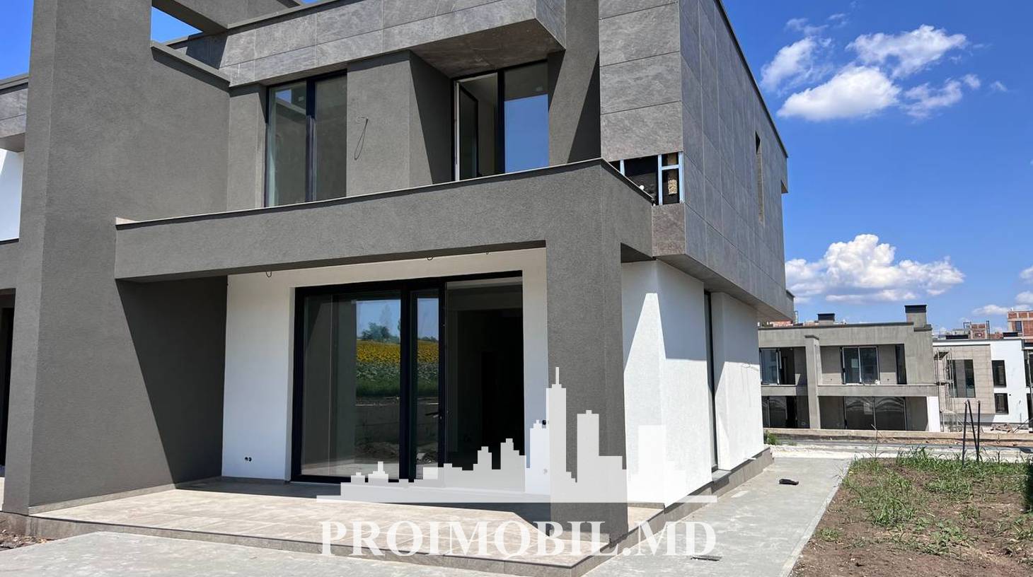 https://images.proimobil.md/RtPN33FdUAEBsmIU0y1gkxO7VBazW0lr63i-xeYPhf8/watermark:0.75:so:0:30:0.39/resize:fill:1460:816:1/gravity:ce/bG9jYWw6Ly8vZXN0YXRlL2xyL2YxNWViOWUxLTIzMWUtNDE0YS1hZDQ4LWYxZjUwYzQyNmNkYS5qcGVn