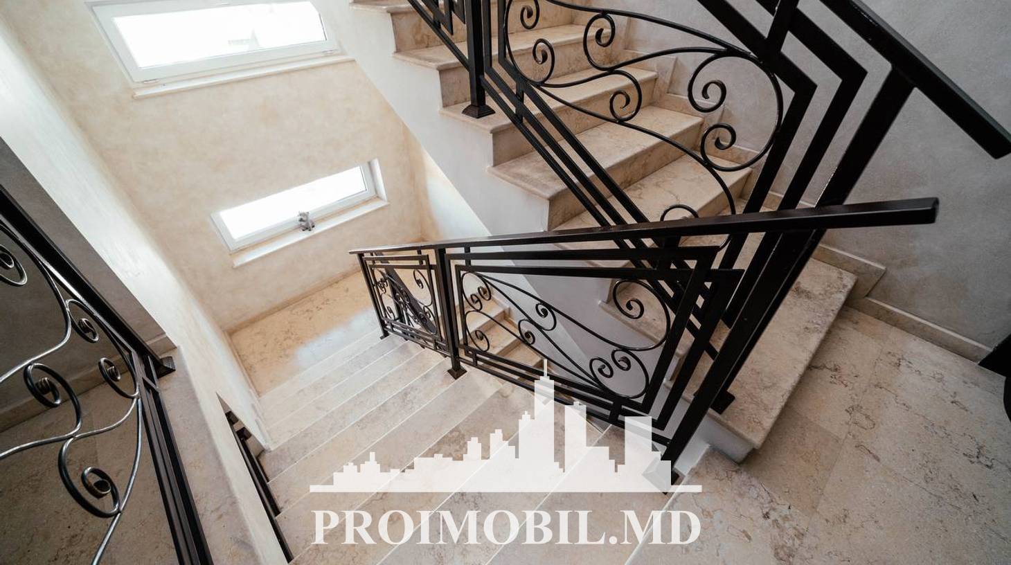 https://images.proimobil.md/RvMv7v2P-ssKbLEj14H8EMmMuJCxF7DBDu0UScWS49M/watermark:0.75:so:0:30:0.39/resize:fill:1460:816:1/gravity:ce/bG9jYWw6Ly8vZXN0YXRlL2xyLzkxYjZkNmIwLWFkYTQtNDU1Yy05ODRjLThiNjczOGM5N2RkYS5qcGVn