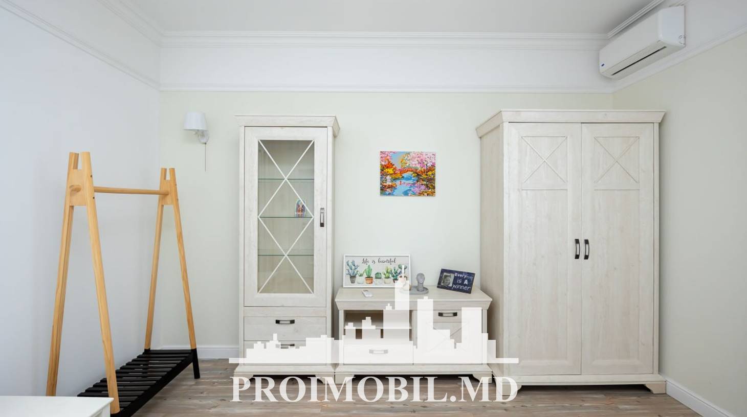 https://images.proimobil.md/S0Z7Xr93NPpmpmmX64jYIcm6dWDADkL8-z77BMUJVp8/watermark:0.75:so:0:30:0.39/resize:fill:1460:816:1/gravity:ce/bG9jYWw6Ly8vZXN0YXRlL2xyL2NkNWE5YjI3LWRiZGItNGU1Ni1iOTVlLWE4YzI4NjE4ZDEyYi5qcGVn