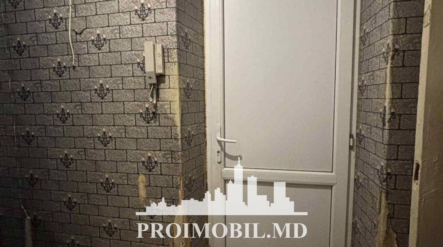https://images.proimobil.md/S1QFZ-_werS1m6AaBqhxYB4L8eDdS-J3Fos4r5I_Ng4/watermark:0.75:so:0:30:0.39/resize:fill:1460:816:1/gravity:ce/bG9jYWw6Ly8vZXN0YXRlL2xyLzBiMWU5ZmJiLTJjMTItNDM3MS1iOWY2LWJhNGM2OGI5NzNjZi5qcGVn