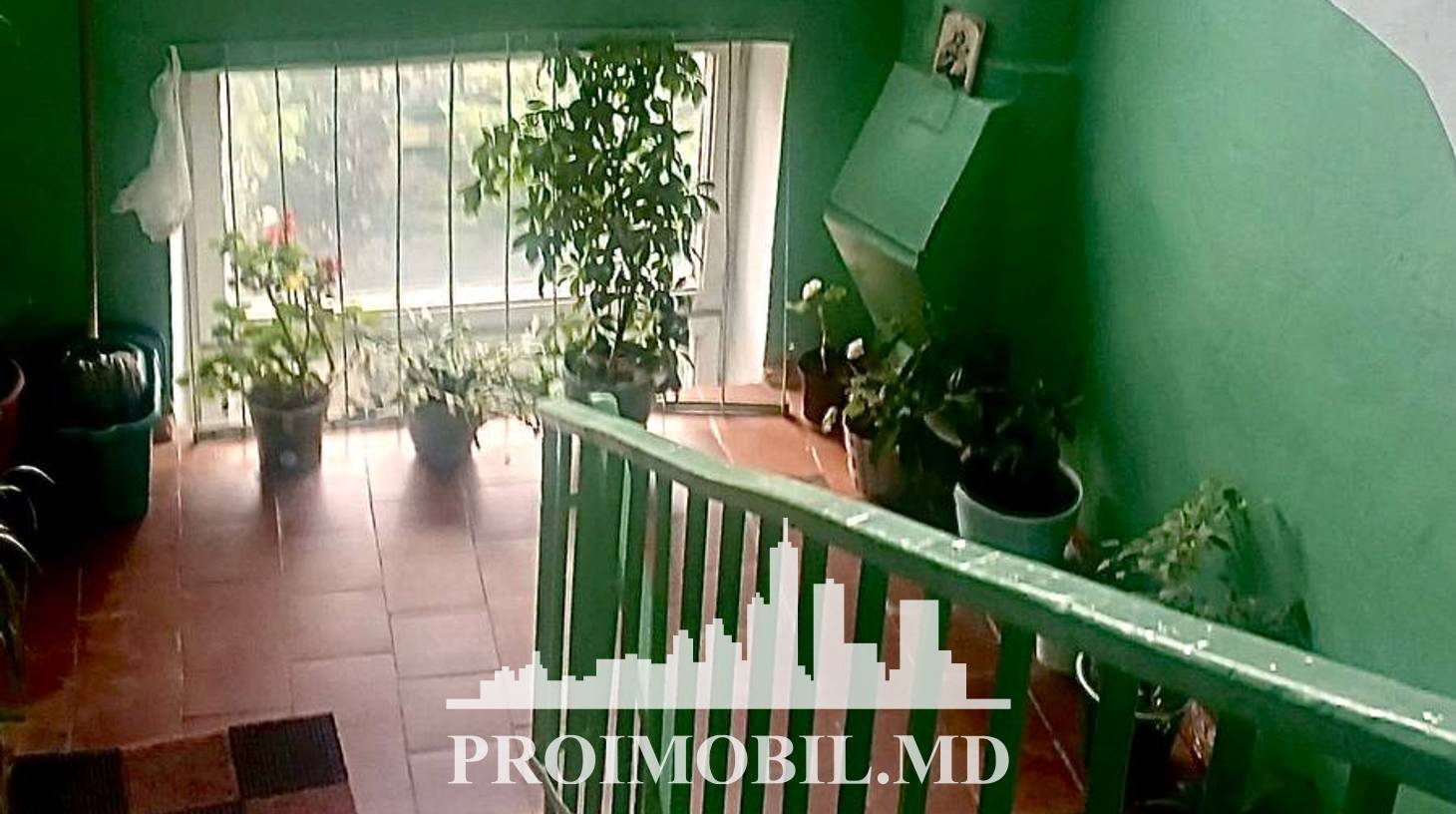 https://images.proimobil.md/S3YV23byczYsWV-KZiiURTgEoiD6Cb7mW55DNlUFvgA/watermark:0.75:so:0:30:0.39/resize:fill:1460:816:1/gravity:ce/bG9jYWw6Ly8vZXN0YXRlL2xyL2MxZWU3YjhhLTA0NTktNDI1Ny05YTlkLTA2NWFhNDY4MGZmNy5qcGVn