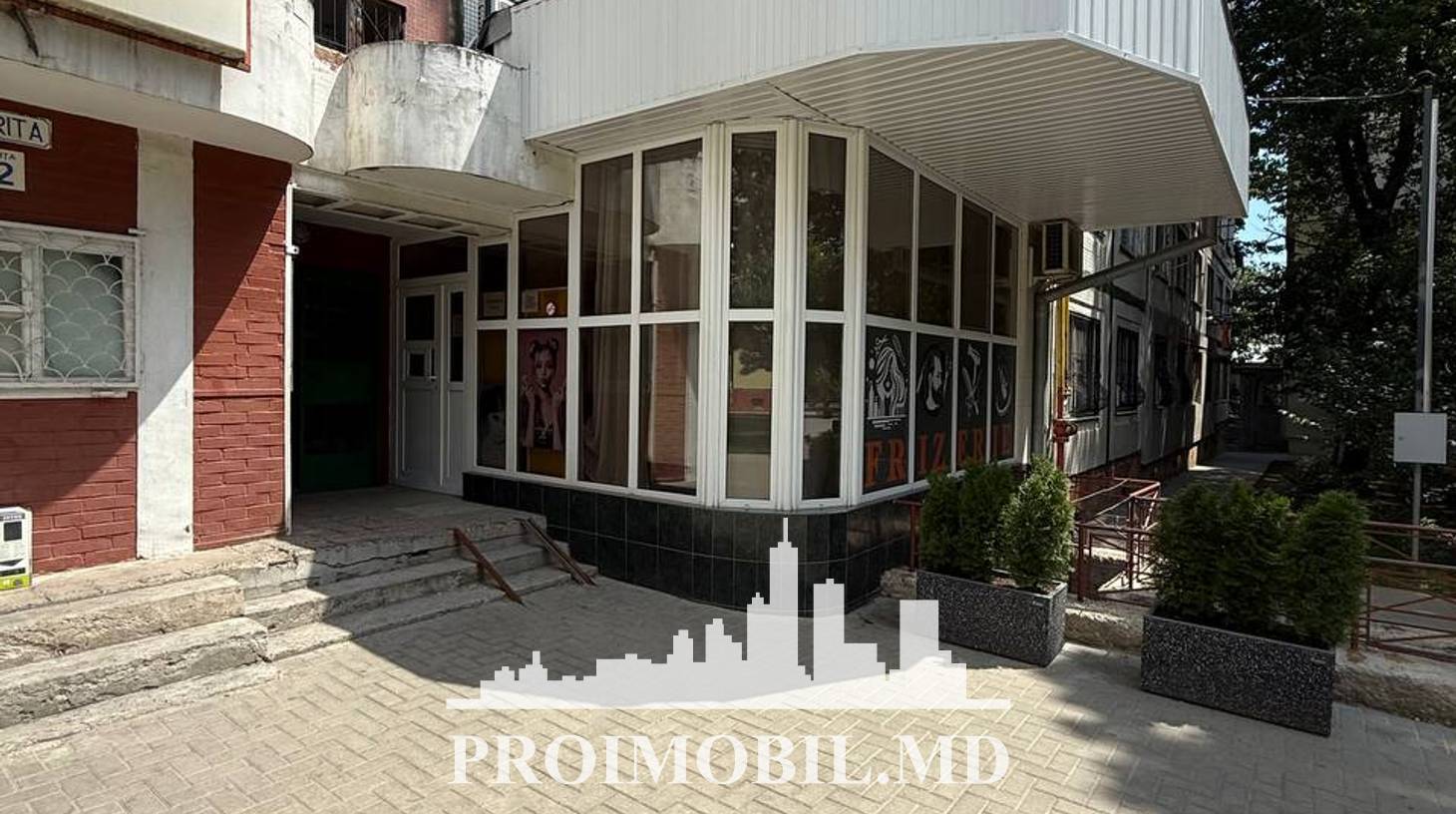 https://images.proimobil.md/S4S5Dy7T_Y4K_wdiP5dMwgtMseNFI-iUhPrTvm0mJ2I/watermark:0.75:so:0:30:0.39/resize:fill:1460:816:1/gravity:ce/bG9jYWw6Ly8vZXN0YXRlL2xyL2QyZmFmYzQ2LTlkYmMtNGIzNS05NjZhLWU0ZTM0ODg3NGQwOS5qcGVn