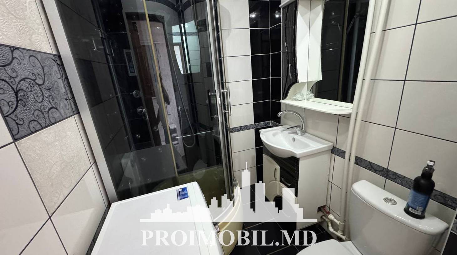 https://images.proimobil.md/S4lbLXyWjbDsm0pQLrI7f7dlqihZ0VQ3IohtF5vf58Y/watermark:0.75:so:0:30:0.39/resize:fill:1460:816:1/gravity:ce/bG9jYWw6Ly8vZXN0YXRlL2xyLzE5MjEzZjFjLTBiMGMtNDI3ZS04ZDAyLTYzMDY3NTliYmVhNy5qcGVn
