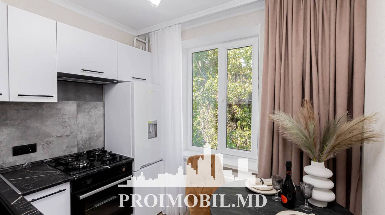 https://images.proimobil.md/S5MOAWLdbmg9IGRNtPXmkvHEvNObCj8xelgQYrRI8T8/watermark:0.75:so:0:30:0.39/resize:fill:1460:816:1/gravity:ce/bG9jYWw6Ly8vZXN0YXRlL2xyLzA2YTM0YWE2LWI5NjYtNDZlMS04ZWNiLTFhZDE0YzYwNTYxYi5qcGVn